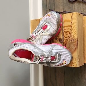 Nike Zoom Air White, Pink, and Silver Running Sneakers Shoes Size 6.5 Vintage